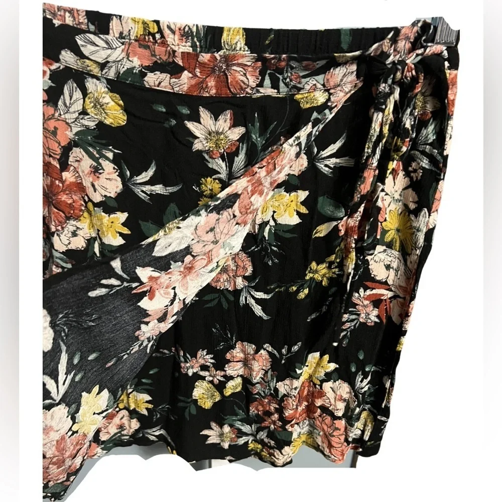 Xhilaration Floral Skirt - Black, Pink, Yellow - Picture 3 of 4